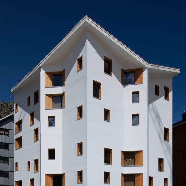 Alpine Mikro Apartments in Andermatt, oak veneer furnishing