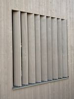 Accoya Fensterlamellen als Sichtschutz und Sonnenschutz an Holzfassade