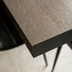 Table with Veneer Express Layons Oak, dark stained