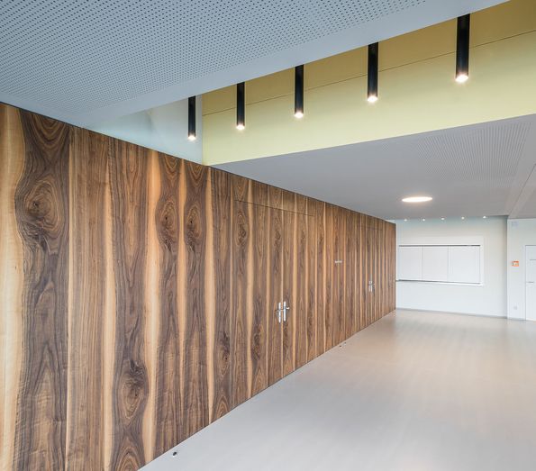 Treppenverkleidung in Nussbaum Furnier