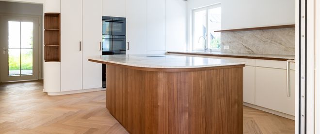 Furnier Express Fixmasse US Nussbaum für Designküche Kochinsel mit Nussbaum Furnier
