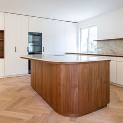 Nussbaum Küche modern