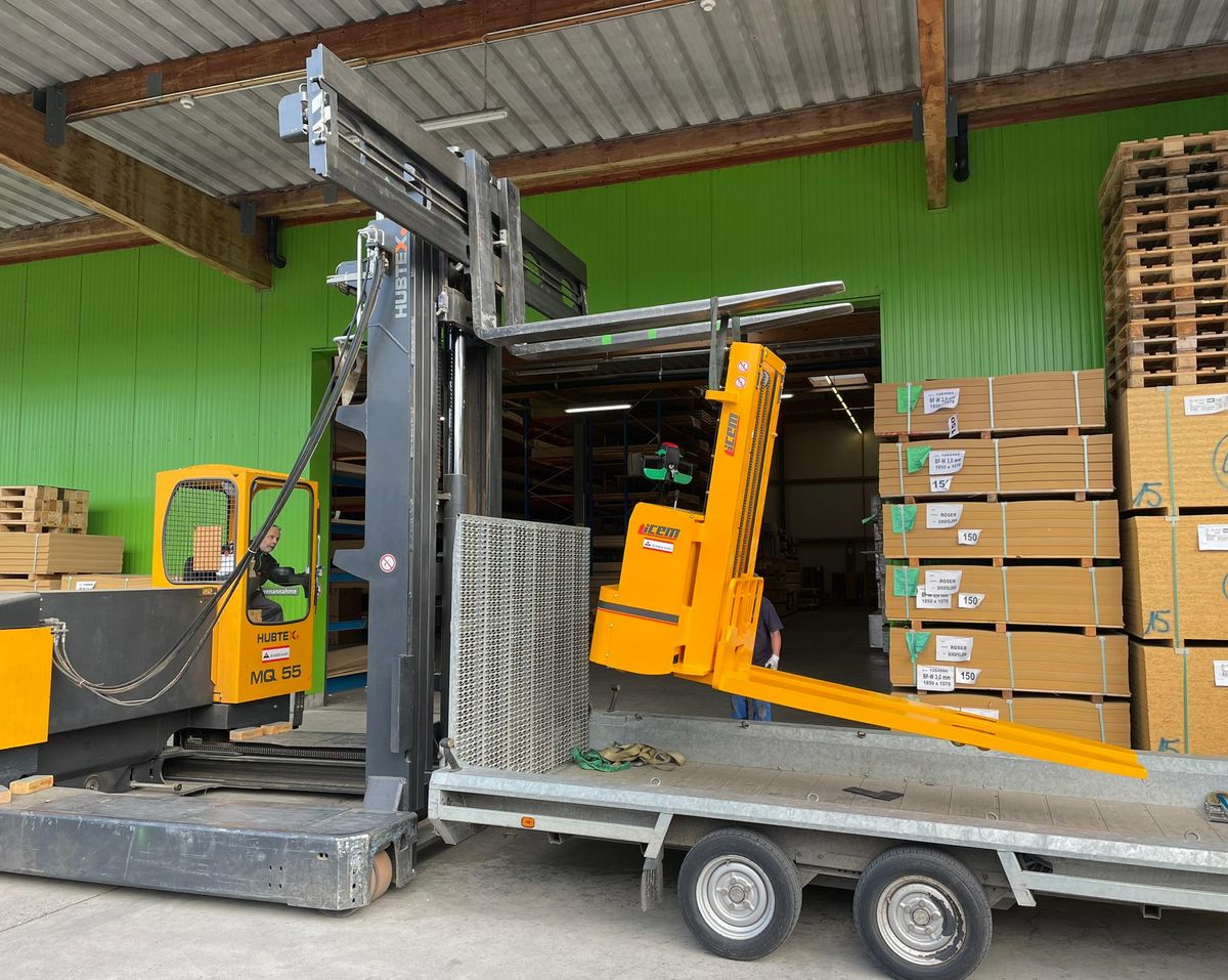 Forklift delivery for Roser AG