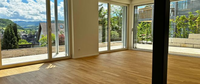 Oiled 1-strip oak parquet in modern new-build flat