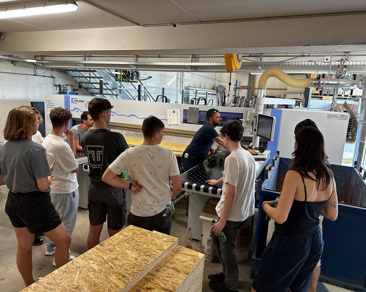 Young carpenters visit ROSER AG