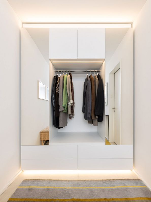 Innenausbau Basel mit Parkett, Furnier & Einbaumöbeln Individuelle Garderobe vom Schreiner