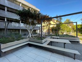 Accoya Gartentisch und Sitzlandschaft im modernen Aussenraum
