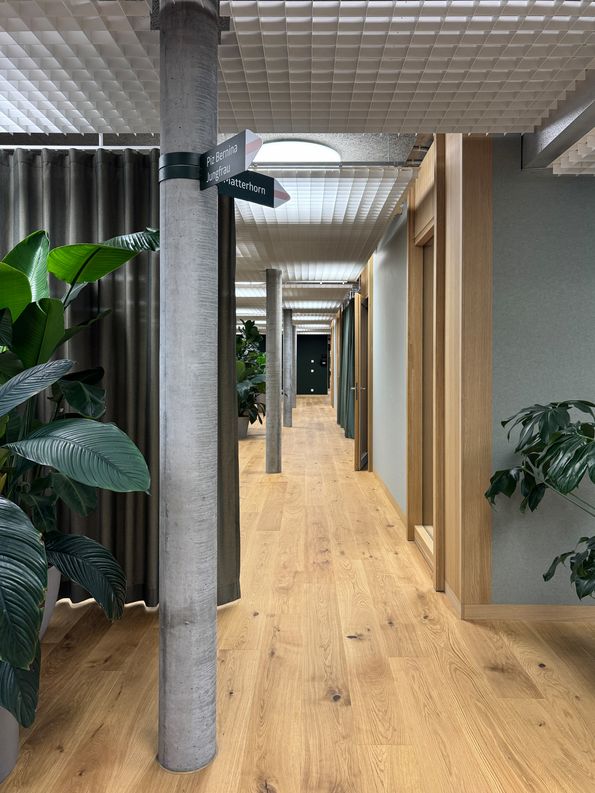 Parkett im Objektbau: Eiche Landhausdielen im Hauptsitz Energie 360° Architektenparkett Sonderanfertigung