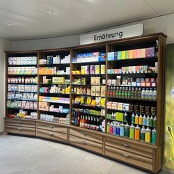 Furnier französischer Nussbaum für Apotheke