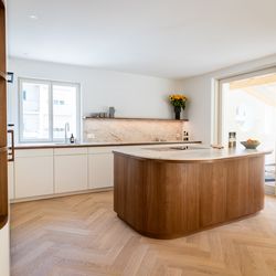 Nussbaum Furnier Küchenmöbel