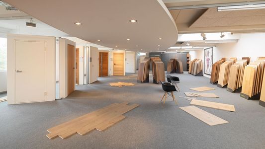 Showroom for parquet, doors and terraces Showroom for parquet, doors and terraces