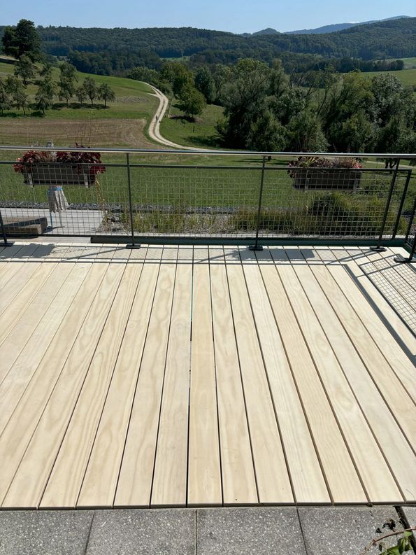 Wetterbeständige Holzterrasse im Baselbiet Accoya Terrasse Basel