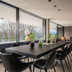 Dining room table Veneer Express Layons Oak, dark stained