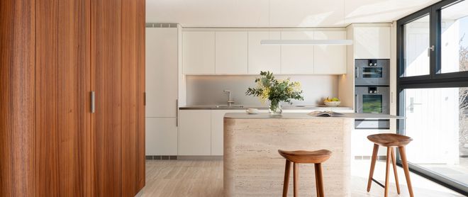 Wardrobe construction in US walnut veneer