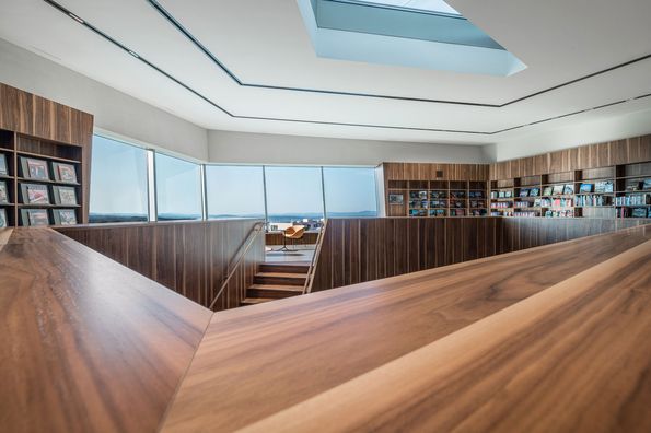 Nussbaum Furnier für Bibliothek