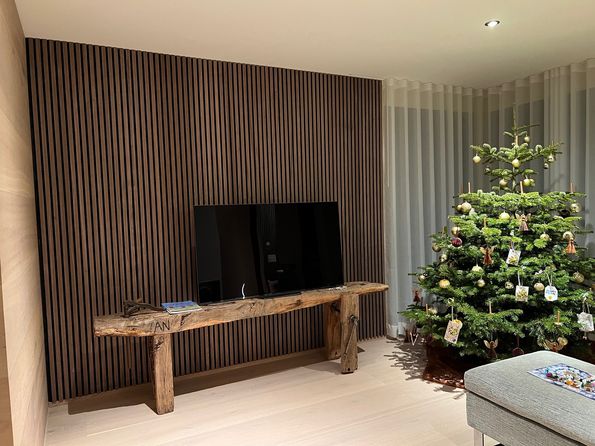 Lamellenwand aus Nussbaum