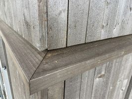 Accoya Holzfassade mit vertikaler Schalung für moderne Architektur