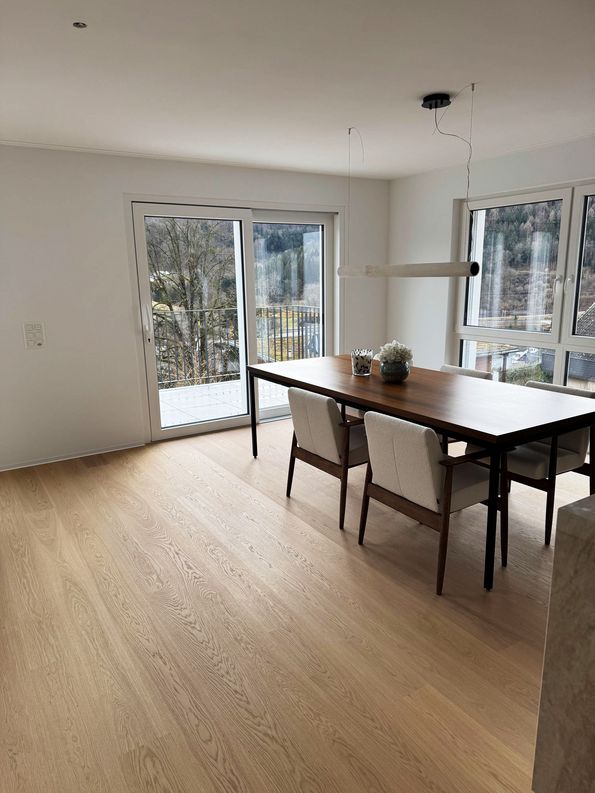 Ruhiges Eichenparkett von der Roser AG Parkett Eiche weiss tilo