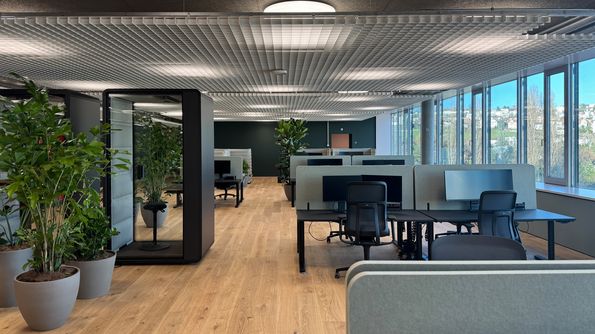 Parkett im Objektbau: Eiche Landhausdielen im Hauptsitz Energie 360° Parkett für Büroräume