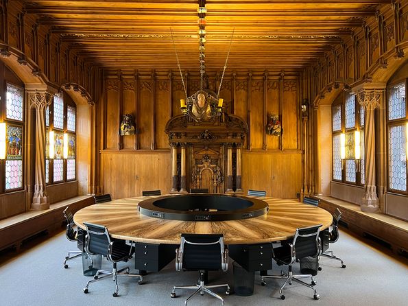 Walnut veneer for government council table of the canton of Basel Stadt