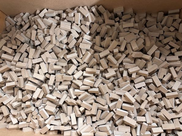 Holzklötzchen mit dem Roser Zuschnitt Service