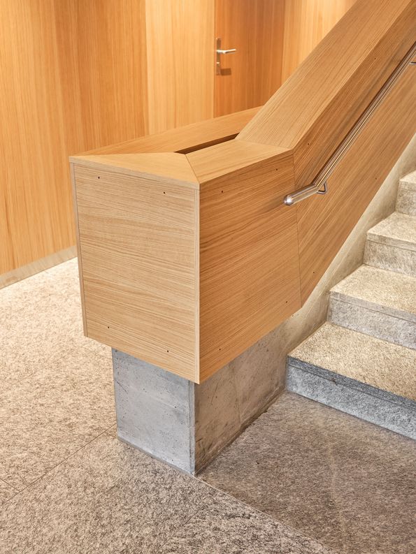 Treppengeländer Eiche Furnier durchgehend