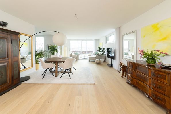 Innenausbau Basel mit Parkett, Furnier & Einbaumöbeln Parkett Eiche Landhausdiele