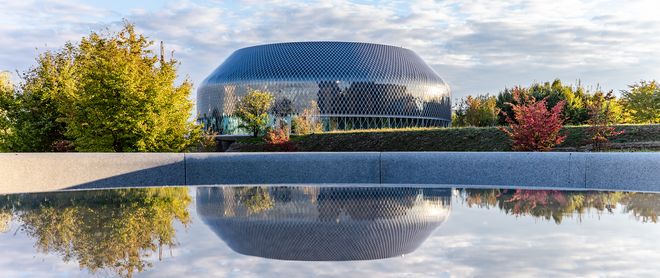 Lasiertes Tannenholz für den Besucherpavillion von Novartis