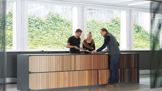 Showroom for veneers/project consulting