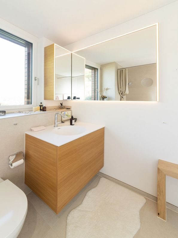 Innenausbau Basel mit Parkett, Furnier & Einbaumöbeln Furnier Badezimmermöbel