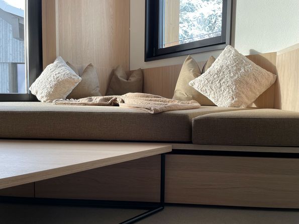 Furniture in oak veneer