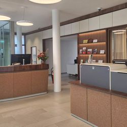 Raiffeisenbank Therwil ausgestattet mit US Nussbaum Furnier