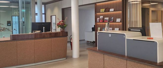 US walnut veneer for elegant bench interiors