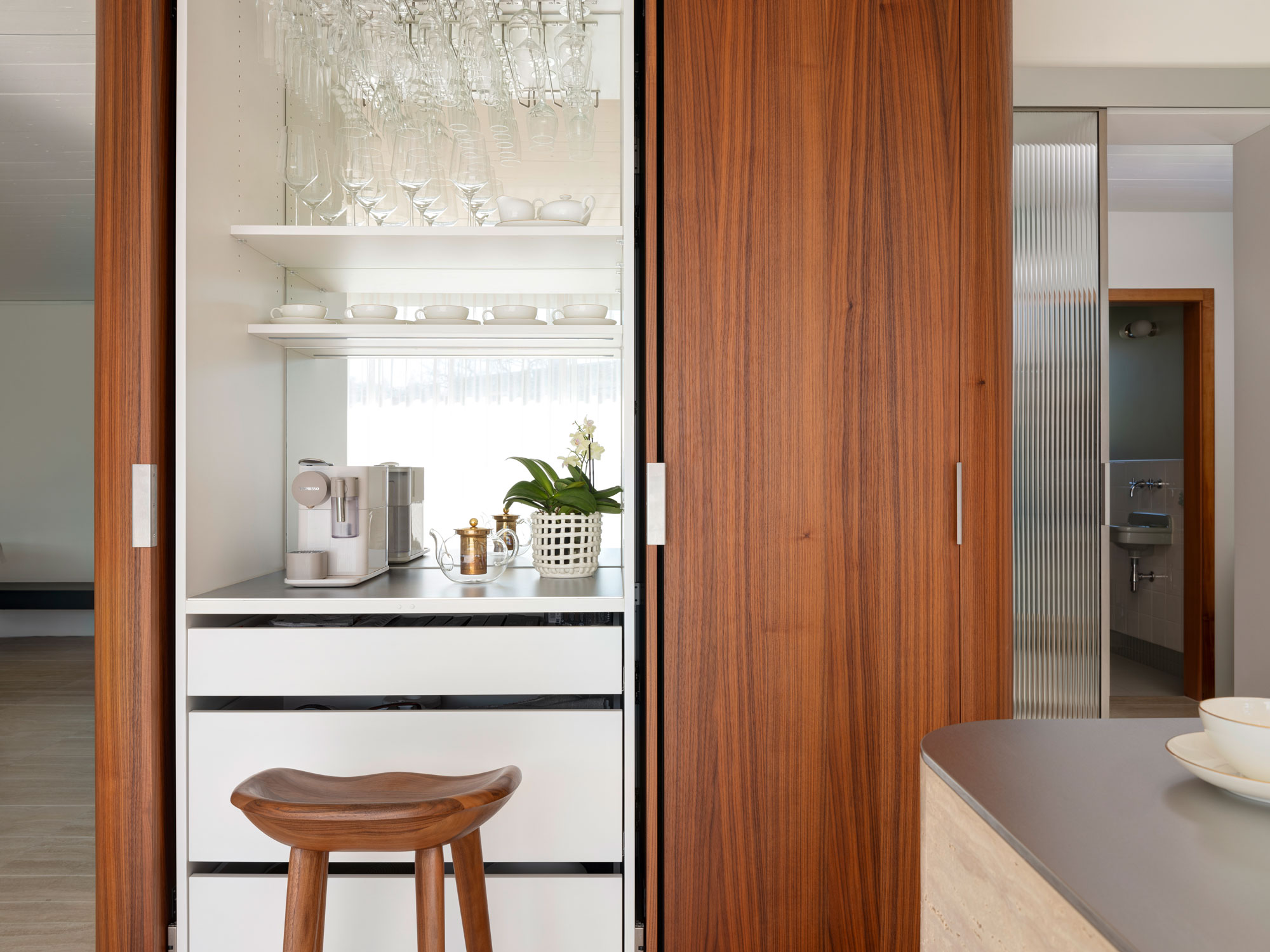 Nussbaum Furnier Schrank Küche