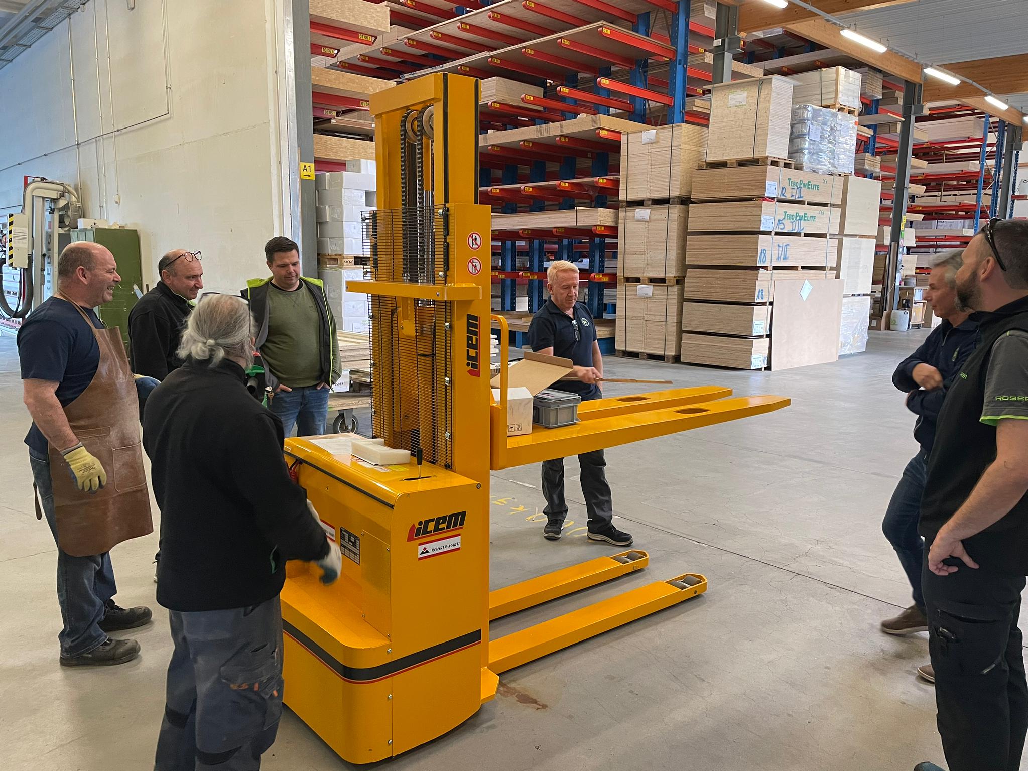 Forklift delivery for Roser AG
